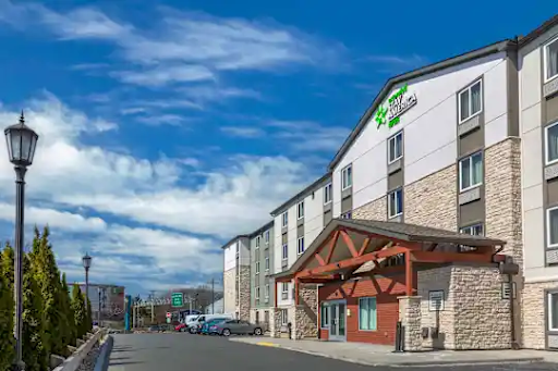 Extended Stay America hotel in Saugus, MA, featuring a modern exterior with stone accents and a well-maintained parking area